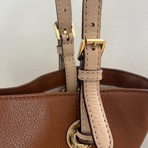 Michael Kors Jet Set Large Camel Brown Leather Tote/ Handbag with Logo Hangtag - Picture 4 of 11